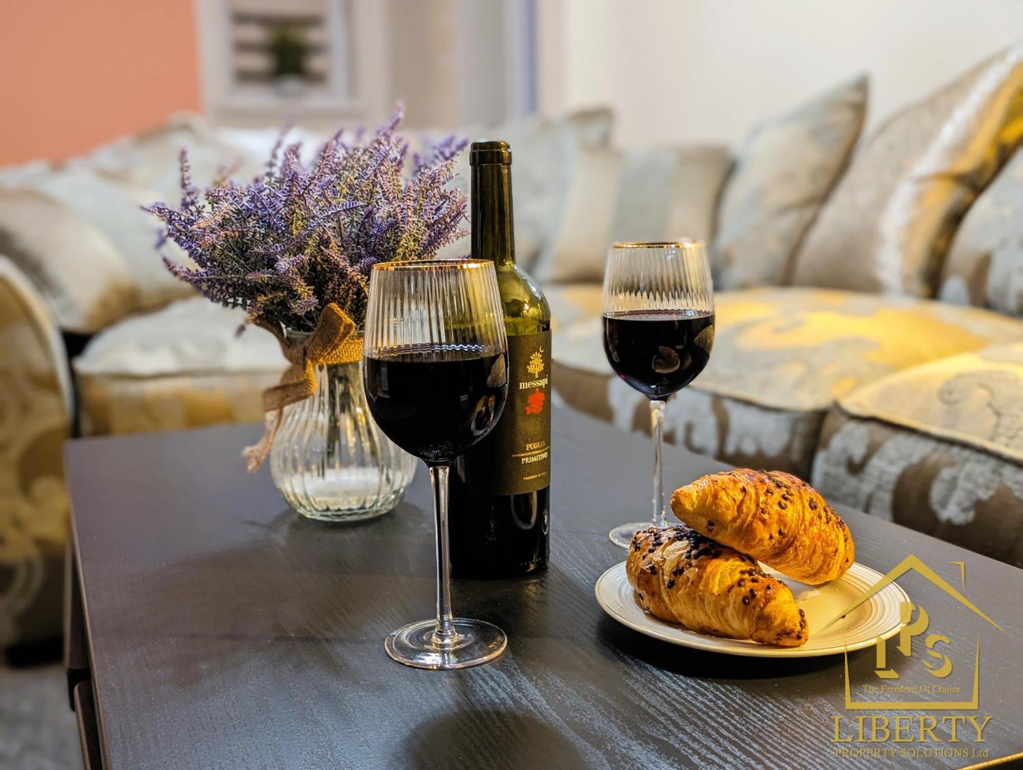 6 Guests * 4 Bedroom * Free Wi-Fi *هنتينجتون المظهر الخارجي الصورة