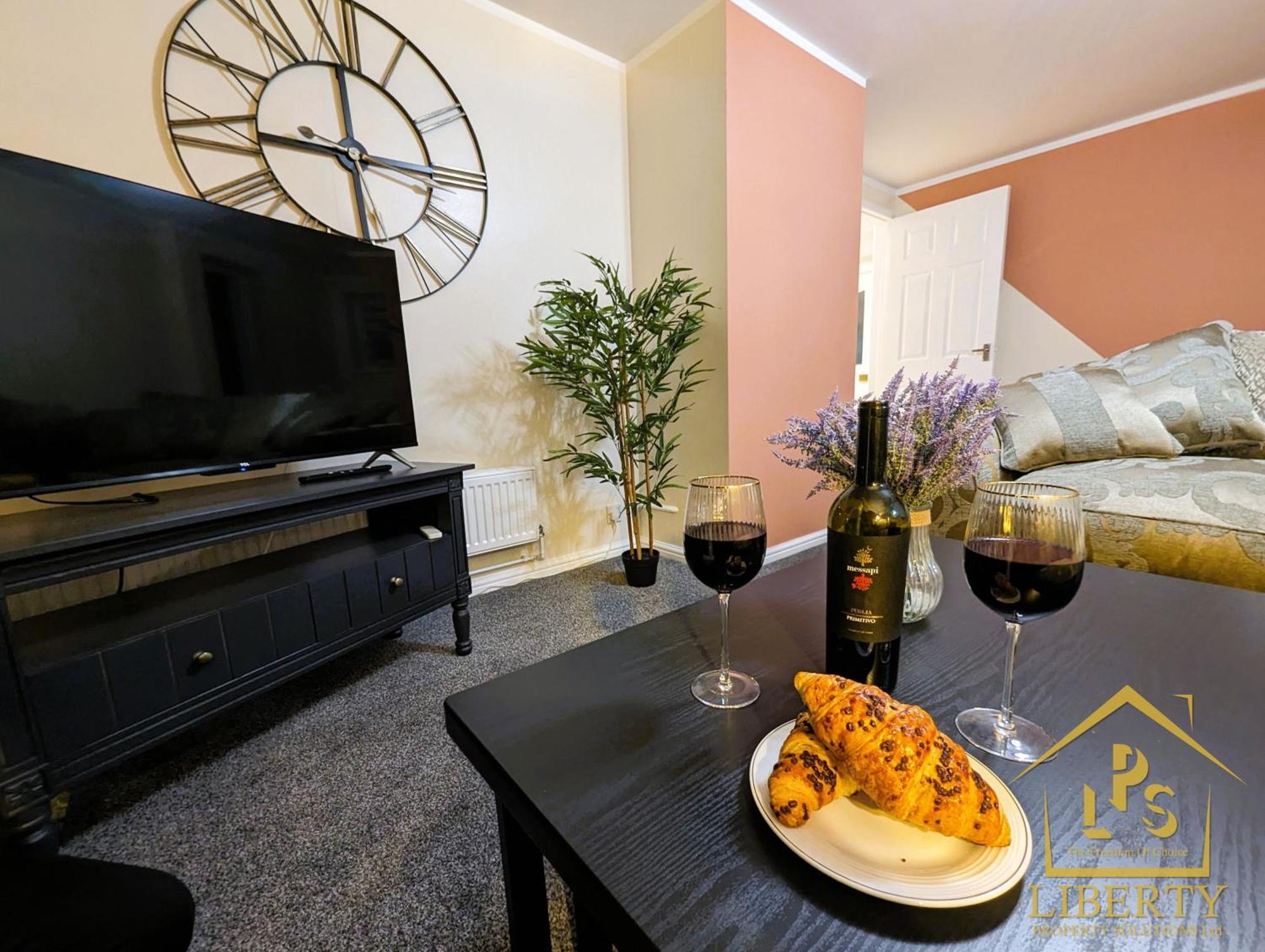 6 Guests * 4 Bedroom * Free Wi-Fi *هنتينجتون المظهر الخارجي الصورة