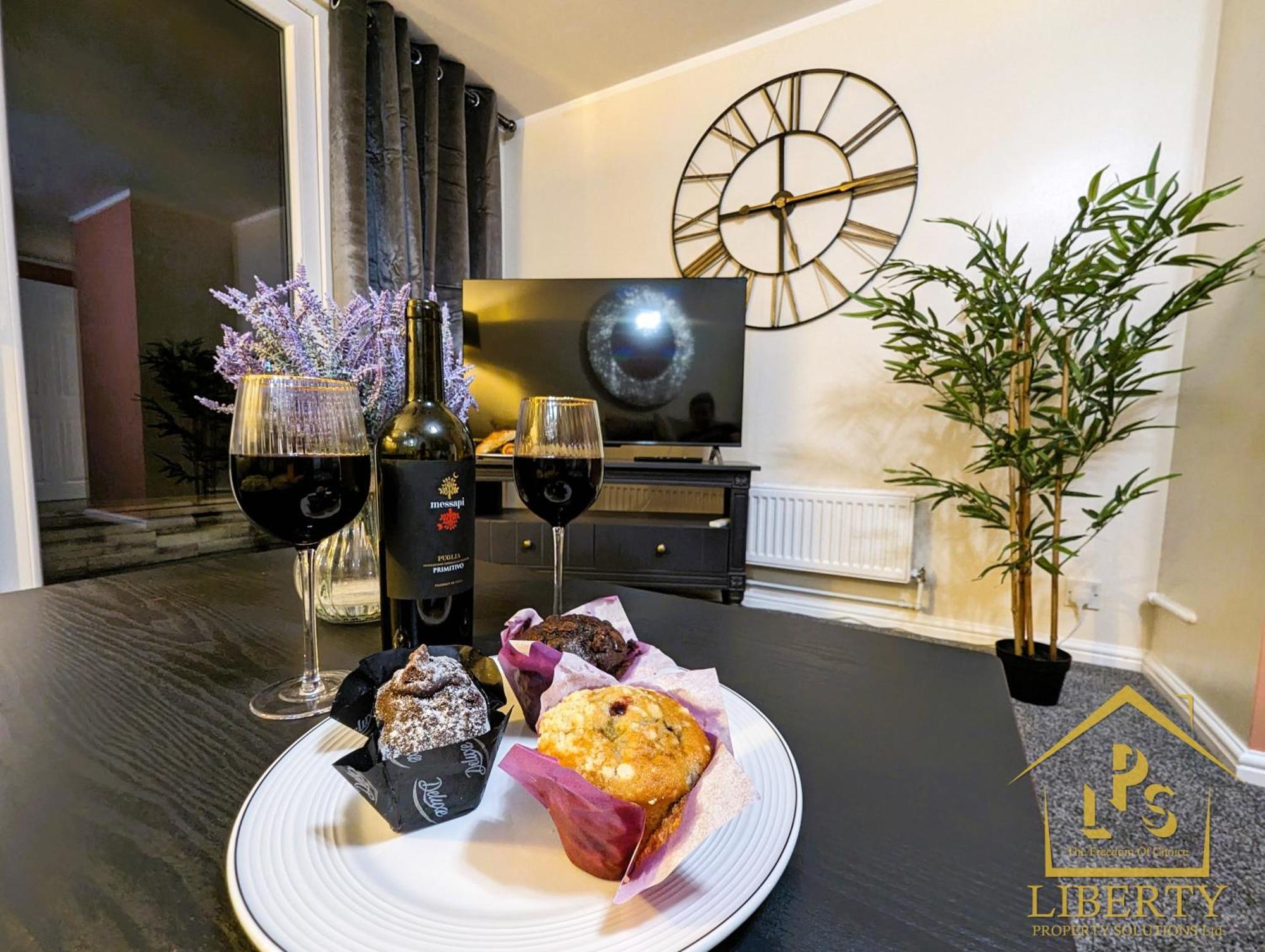6 Guests * 4 Bedroom * Free Wi-Fi *هنتينجتون المظهر الخارجي الصورة