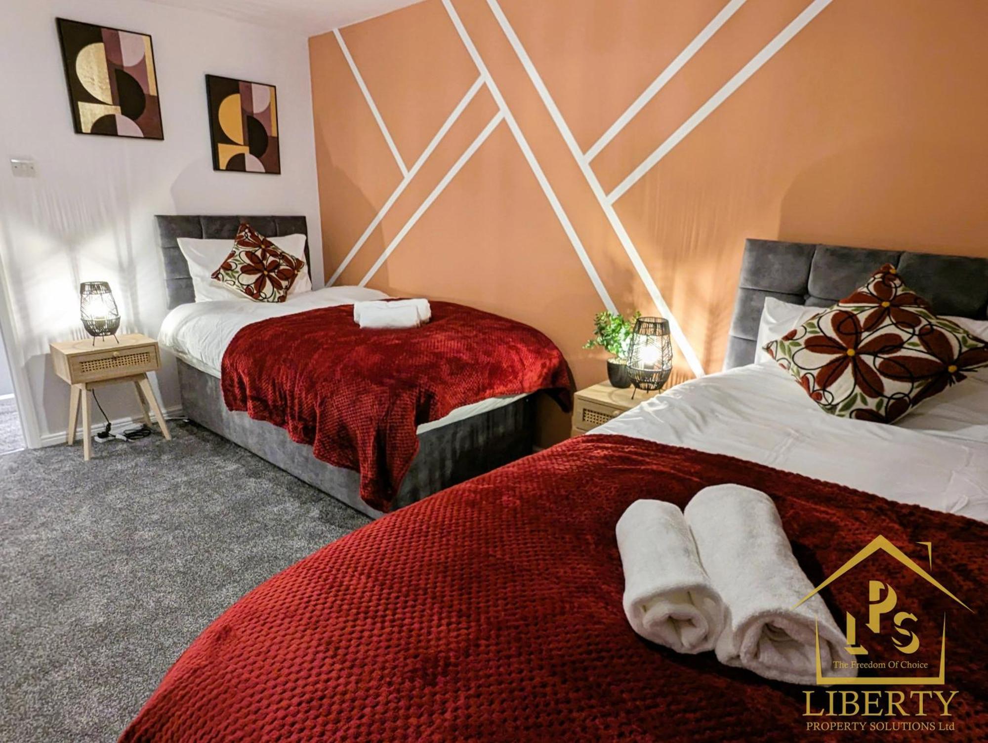6 Guests * 4 Bedroom * Free Wi-Fi *هنتينجتون المظهر الخارجي الصورة