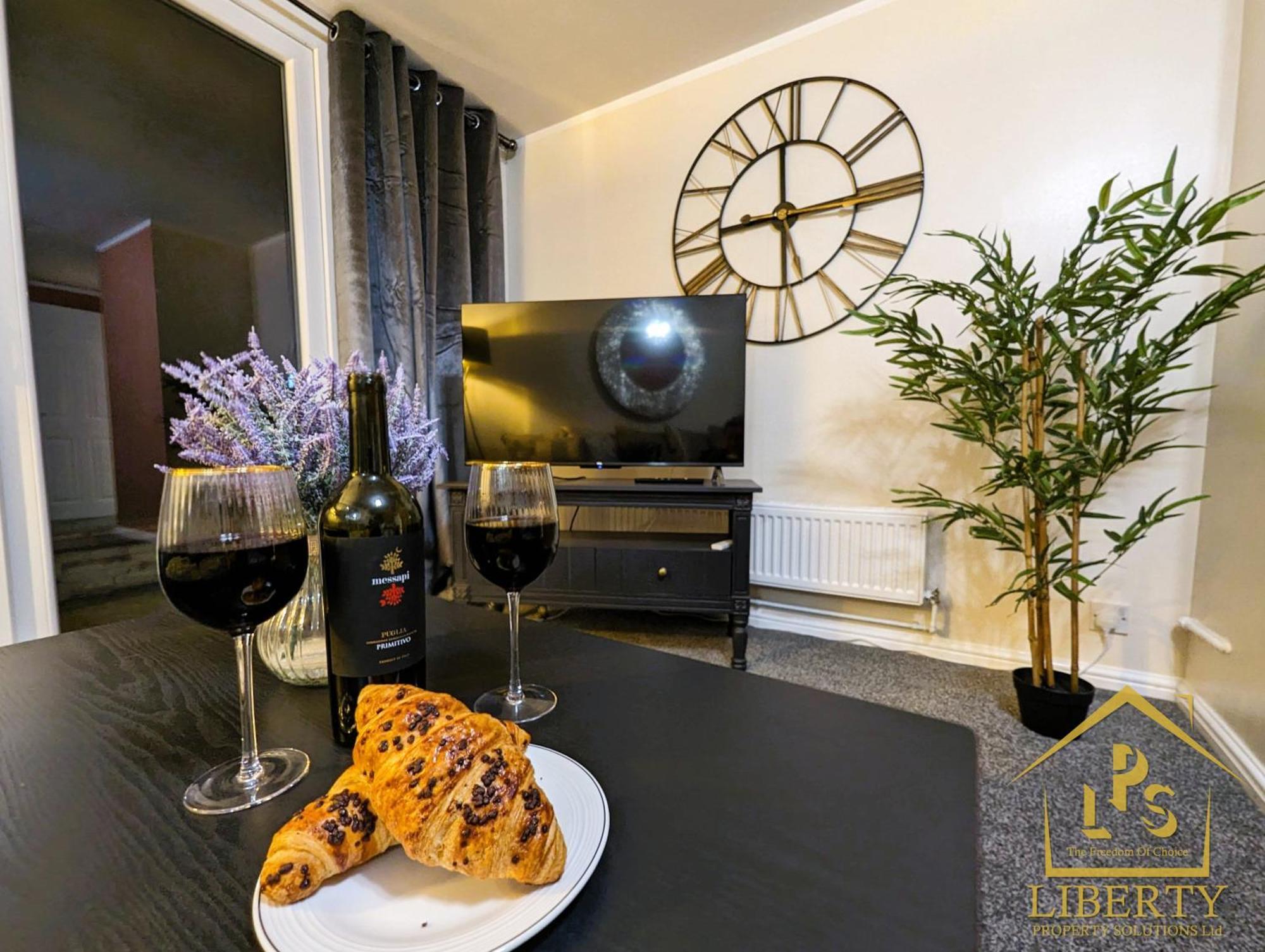 6 Guests * 4 Bedroom * Free Wi-Fi *هنتينجتون المظهر الخارجي الصورة